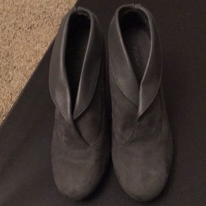 EUC gray faux leather/suede booties